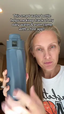 This Smart Water Bottle helps keep track of my daily water intake!! Several colors to choose from too. @GetWaterH #waterbottle #smartwaterbottle #stainlesssteel #dealsforyoudays #tiktokmademebuyit 