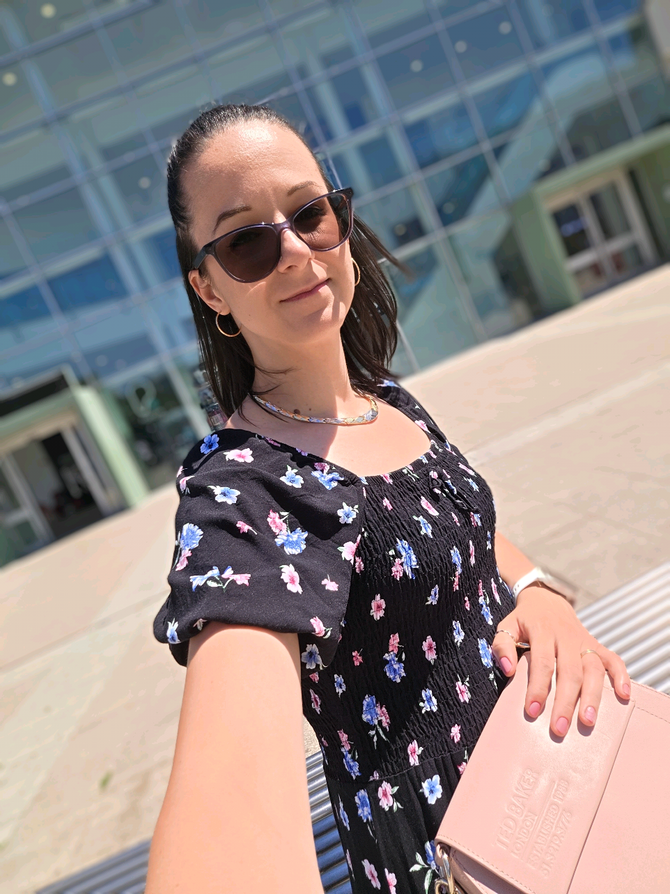 When your outfit is 8/10 but your bag is doing ALL the heavy lifting 😍👜 @Ted Baker  #bagtok #OOTD #TedBaker #UGC #fashionreels 