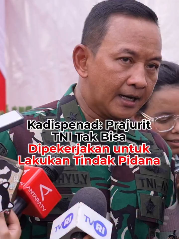 Kadispenad: Prajurit TNI Tak Bisa Dipekerjakan untuk Lakukan Tindak Pidana Kepala Dinas Penerangan Mabes TNI Angkatan Darat (AD), Brigjen TNI Wahyu Yudhayana, meminta publik tidak menggeneralisir semua prajurit TNI sama seperti anggota Kopassus yang terlibat dalam kasus penculikan dan pembunuhan kepala cabang pembantu BRI. Sebab, keterlibatan dua anggota Kopassus dalam tindak pidana itu merupakan pilihan pribadi dan tak menyangkut institusi. Ia menegaskan, prajurit TNI tidak bisa diminta bantuan bila menyangkut perbuatan pidana. 