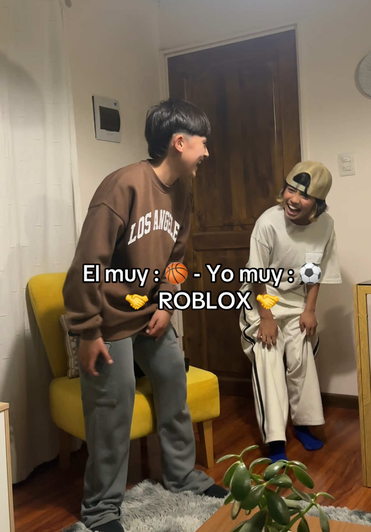 Mi bro 🥹 no nos vemos nunca 🥲 #roblox #99nightsintheforest #robaunbrairont #robloxmemes #bachirameguru 