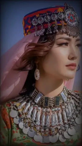 🎶💔 دلمه دیده مه – آهنگ جدید هزارگی با اجرای هوش مصنوعی گاهی اشک‌ها زبان دل می‌شن... این ترانه روایت چشمی‌ست که پر از عشق و درد مانده، چشمی که دید اما نگفت، سوخت اما نخواست بسوزاند... 📌 هزار موزیک با احساس، این اثر متفاوت را تقدیم می‌کند؛ ترانه‌ای برای همه‌ی دل‌های شکسته‌ای که هنوز یاد عشق در چشم‌شان برق می‌زند. #دلمه_دیده_مه #هوش_مصنوعی #موسیقی_هزارگی #هزار_موزیک #HazaraMusic  