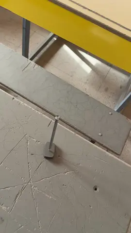 من تدخل لقاعتك وره العطله😂