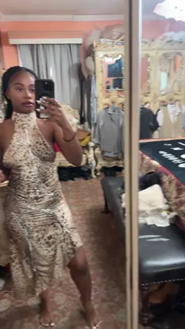 does anyone else grandparents room look like this side bar this dress is hot