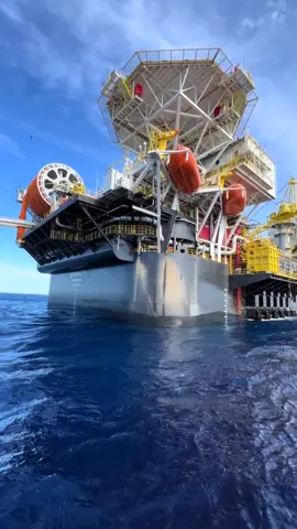 🚢🌎⚓🧭 AQUI É ONDE SEPARA OS HOMENS DOS MENINOS, PLATAFORMA DE PETRÓLEO. #offshore #offshorelife #baciadesantos #fpso #singapore 