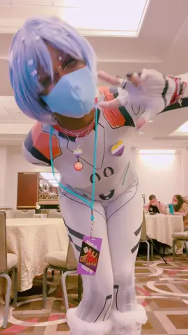she do her little dancey dance :3 [#rei #reiayanami #reiayanamicosplay #neongenesisevangelion #neongenesisevangelioncosplay]