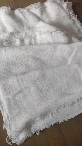 Pano de Chão branco aveludado em algodão. clique na sacolinha amarela aqui abaixo pra garantir o seu kit. #panodechaobranco #panoaveludado #panodechao #panodechaochique #lojasaluadoatacado 