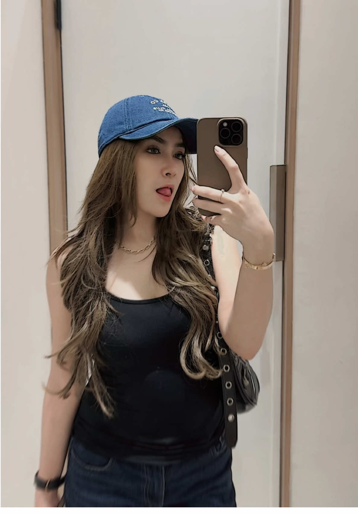 yang jelek2nya aja gue liatin, yang baik2 biar gue keep sendiri😇