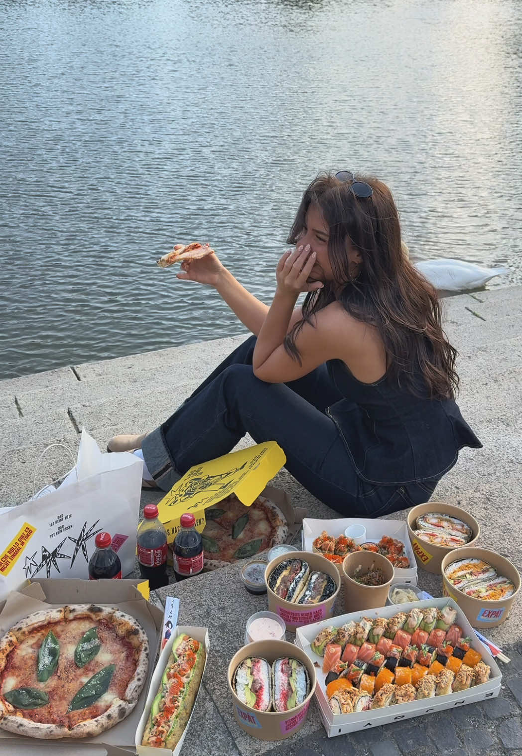 don’t walk, run to @Expat: Sushi & Pizza Delivery 🫵🏼🍱 #hannoverfood #hannover #sushiburger 