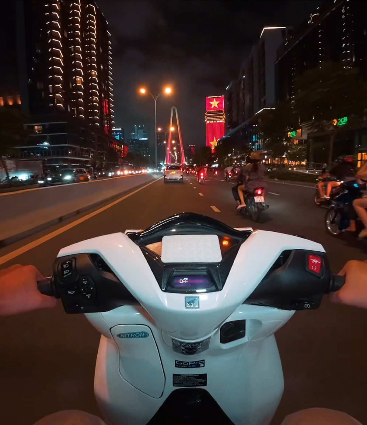 Cầu Ba Son lên đèn #pov #sh350i #saigon #caubasonsaigon #saigonmarinaifc 