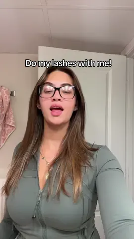 Do my lashes with me!