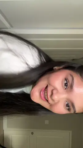 NO RESPONDE PERO SIEMPRE TIRA UN LIKEEE 