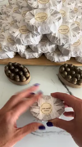 jabón de café exfoliante   •exfoliación natural  •mejora la circulación  •efecto reafirmante  •reducción de celulitis  •bye granitos de brazos  undanatural.mx  #cosmeticanatural #exfoliante #undanatural #emprendimiento 