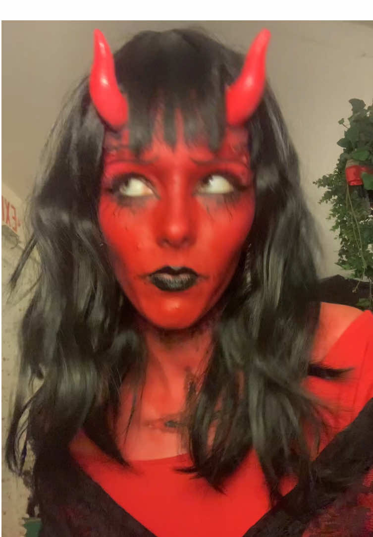 HALOWEEEEEENNNN  #sfxmakeup #devilmakeup #halloweeninspo 