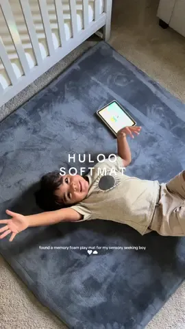 Safer playtime and so much space for jumping and flipping 🤍✨ #huloo  #softplaymat #memoryfoam #sensoryprocessingdisorderawareness #tiktokshopcreatorpicks 