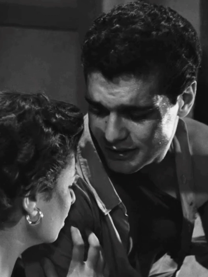 The way he just carried her with one hand sir please 😭 Siraa’ Fi El-Wadi (1954) Faten Hamama & Omar Sharif #egyptiancinema #omarshriefff #سينما 