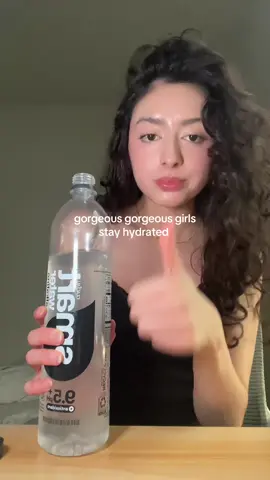 hydration is vital for glowing skin !! also amazing for my pots and adrenal fatigue girlies 😛#clearskin #hydration #glowingskin #electrolytes #glowuptips 