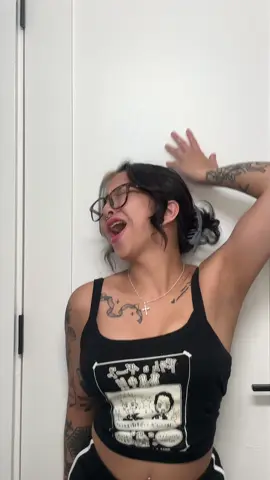 i wanted renees hair in this mv so bad so i chopped my layers and my mom got mad #fitforrivals #foryoupage #explorepage #fyp #zxybca @reneé phoenix 