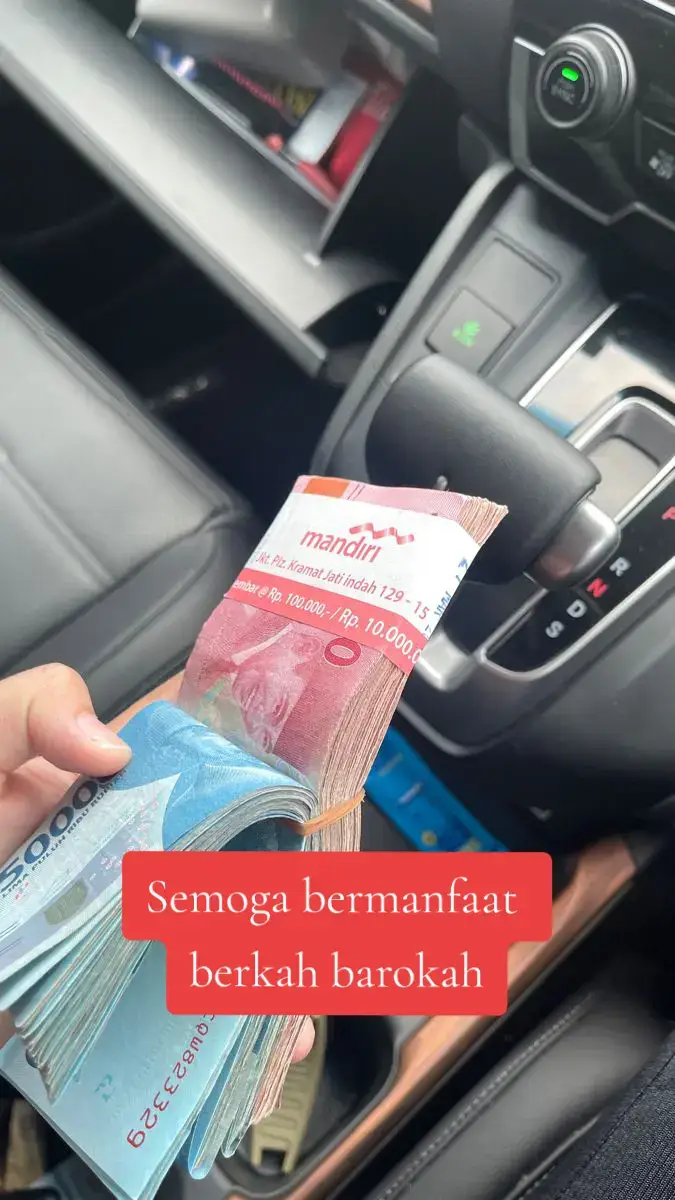 *Menerapkan sifat sabar* Hidup yang tenang adalah impian banyak orang, dan meskipun setiap individu mempunyai cara dan pandangan tersendiri tentang ketenangan, ada beberapa prinsip atau kunci yang dapat membantu mencapai hidup yang lebih tenang. Berikut adalah beberapa kunci utama dalam mencapai ketenangan hidup: 1.Mendekatkan Diri Kepada Allah Bagi umat Islam, mendekatkan diri kepada Allah adalah sumber utama ketenangan hati. Dalam Surah Ar-Ra'd, ayat 28, Allah berfirman: 