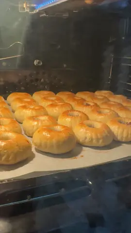 شكلها🤤 طعمها🤤 ريحتها🤤 #كليجة_العيد #كليجة_ام_التمر #م #اكلاتي_ترتيباتي🥰🦋🌸 #اكلاتي_المميزة 