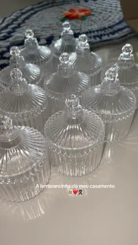 A delicadeza dessas Mini bombonieri 🥰🥰🥰   A dúvida é O QUE COLOCAR AQUI DENTRO 🥴🥴🥴 #diariodenoiva #noiva2026 #casamentoreligioso #lembrancinha #fyppppppppppppppppppppppp 