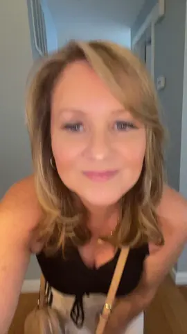 Fall fashion, women’s wear, transition pieces, casual wear, updates leisure wear, wide leg track pants #OOTD #ootdinspo #wideleg #fallfashion #leisurewear 