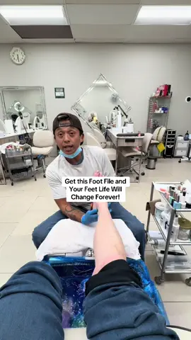 This Foot File by @Beyond The Cream will make sure to keep your feet feels smooth and NO MORE CALLUSES! #fyp #nailtech #foryoupage #tiktokshop #footfile 