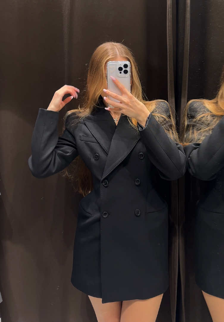 Obsessed with this tailored blazer #creatorsearchinsights #zarahaul #blazers #elegantoutfit @ZARA 