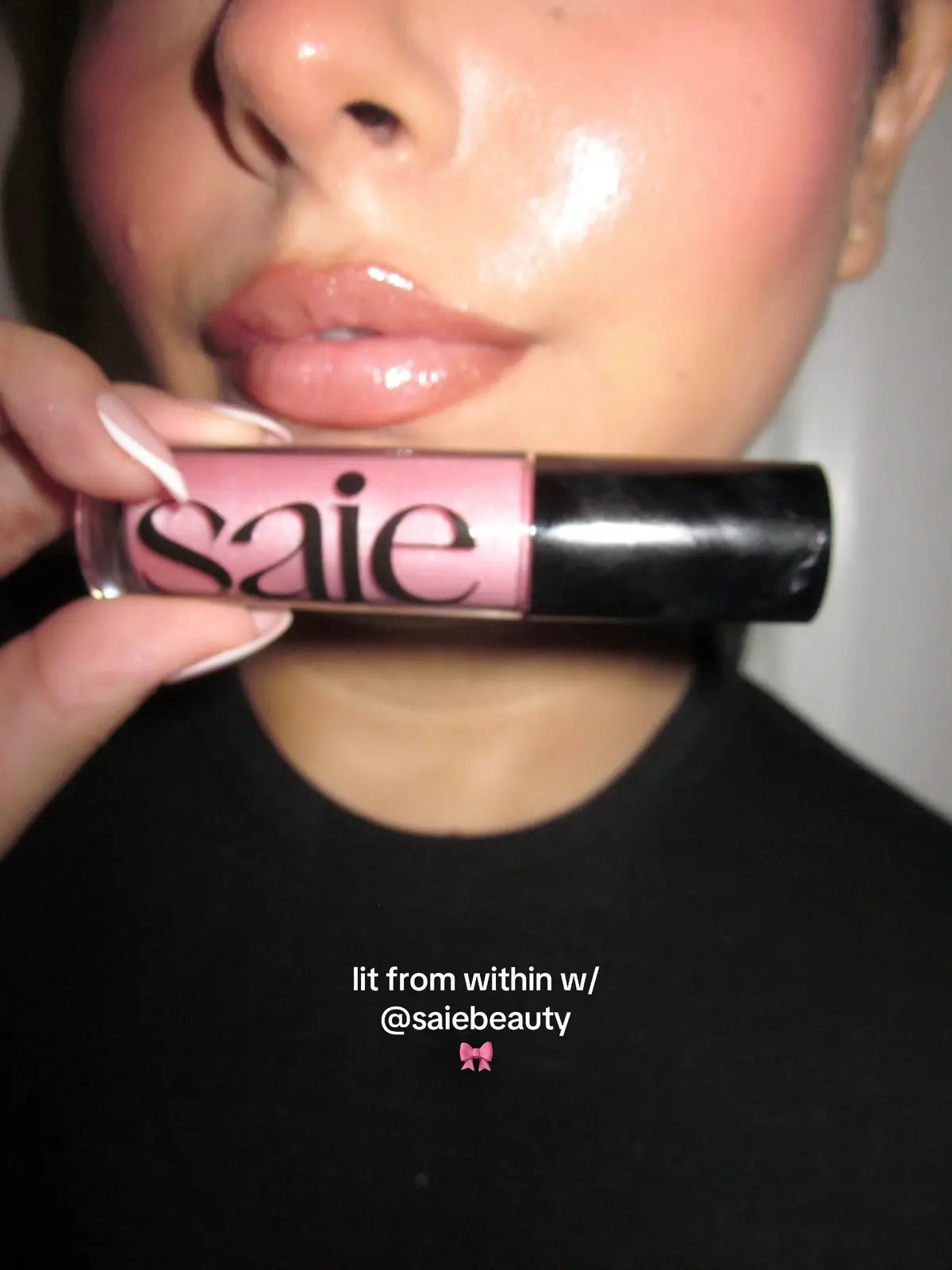 full face of @Saie ft. the newest glossybounce in party 🩷 my favorite shade yet  @alexia ty for the inspo queen !! #saiebeauty #saie #gloss #saieholidaykits #lippies @Laney 
