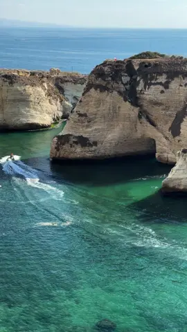 مشوار عالروشة💙 . . . . . . . . #beirut #like #explorer #lebanon #foru 