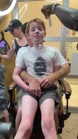 Little bit of a challenge at first but this is why it’s important to listen to the needs of sensory clients.  @HenryTribes eventually recognized that Hunter just wanted to sit in his corner for the haircut. He actually didn’t mind the actual haircut itself, he just didn’t want to sit in the chair or wear a cape. Learning lesson ✅ Donate to a sensory friendly haircut via Go fund me https://gofund.me/cd3f8457 LINK IN BIO Weighted capes available on Amazon or our website www.theweightedcape.com Add more fidgets, toys, and sensory tools to sensory experience  by purchasing an item of our Amazon wish list  bit.ly/42kass2 #theweightedcape #weightedcape #weightedblankets #sensory @eaglesautism @hairnerds  #eaglesautism @cosmoprofbeauty @kulturecity   @lifeotspectrum @autismsupportandawareness 