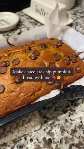 🍂Recipe🍂 1️⃣ Preheat oven to 350°F and line a loaf pan. 2️⃣ Whisk together 1/2 cup melted butter, 1/2 cup white sugar, 1/2 cup brown sugar, 2 eggs, 1 tsp vanilla, 1 cup pumpkin purée, 1/3 cup Greek yogurt until smooth. 3️⃣ Add 1 1/2 cups flour, 1 tsp baking soda, 1/2 tsp baking powder, 1 tsp cinnamon, 1/2 tsp pumpkin pie spice, 1/4 tsp salt — mix just until combined. 4️⃣ Fold in 1/2 cup chocolate chips. 5️⃣ Pour into pan, bake 1 hour, cool 30 mins #fallrecipes #BakeWithMe #recipeideas #pumpkinseason 