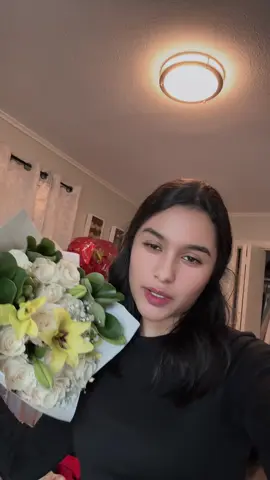 Normalmente las conservo en cuadros pero ya no tengo espacio en mi cuarto para más cuadros😩#floresamarillas #novio 
