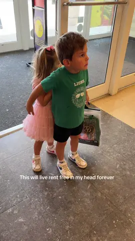 He’s usually wrestling her, so I’m genuinely shocked at his kindness here 😍 #momoftoddlers #momlifebelike #toddlerlife 