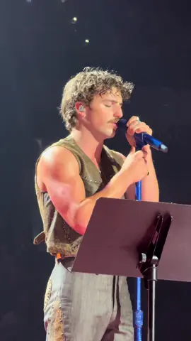 @Benson performs Yellow by Coldplay in Fort Worth 