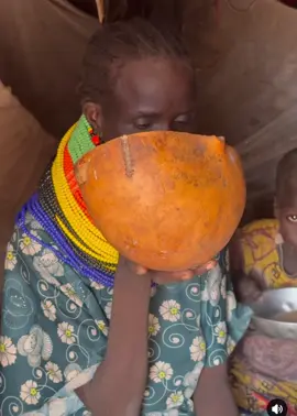 Architecture of Nyangatom families, different houses and levels. Mom and baby take the traditional drink. #inspirationofafrica#tribe#nature#village#fypシ゚viral 