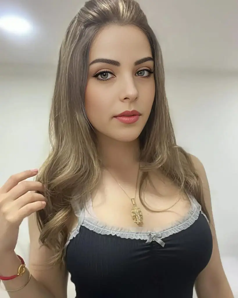 Bonito sabado✌🏼, que tal su fin de semana 😶‍🌫️ hoy nos vamos a ver Emanuel Y bailar y cantar Chica de humo 💨 quien va?