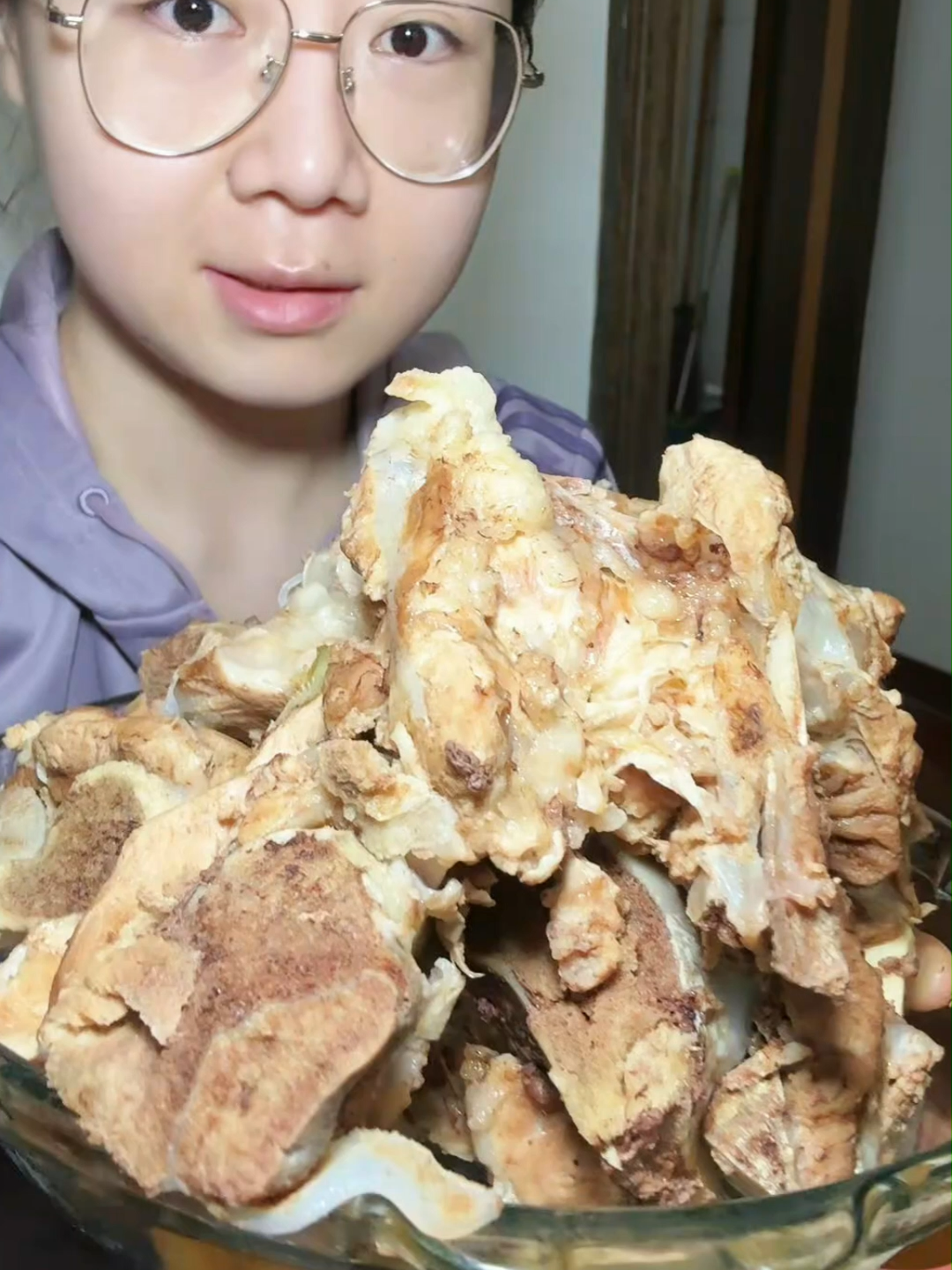 鹹肉大骨頭#weekend #mukbang #burger #tiktok #eating #asmreating #asmrtiktoks #dinnerwithme #asmrvideo #asmrtiktok #asmr #day #tkd #dinner #douyin #lunch #fyp