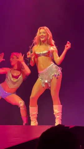 Zara does NOT disappoint, I can’t wait for this song to release !!! @Zara Larsson #zaralarsson #zaralarssonlive #sexy #gay #misspossessivetour 