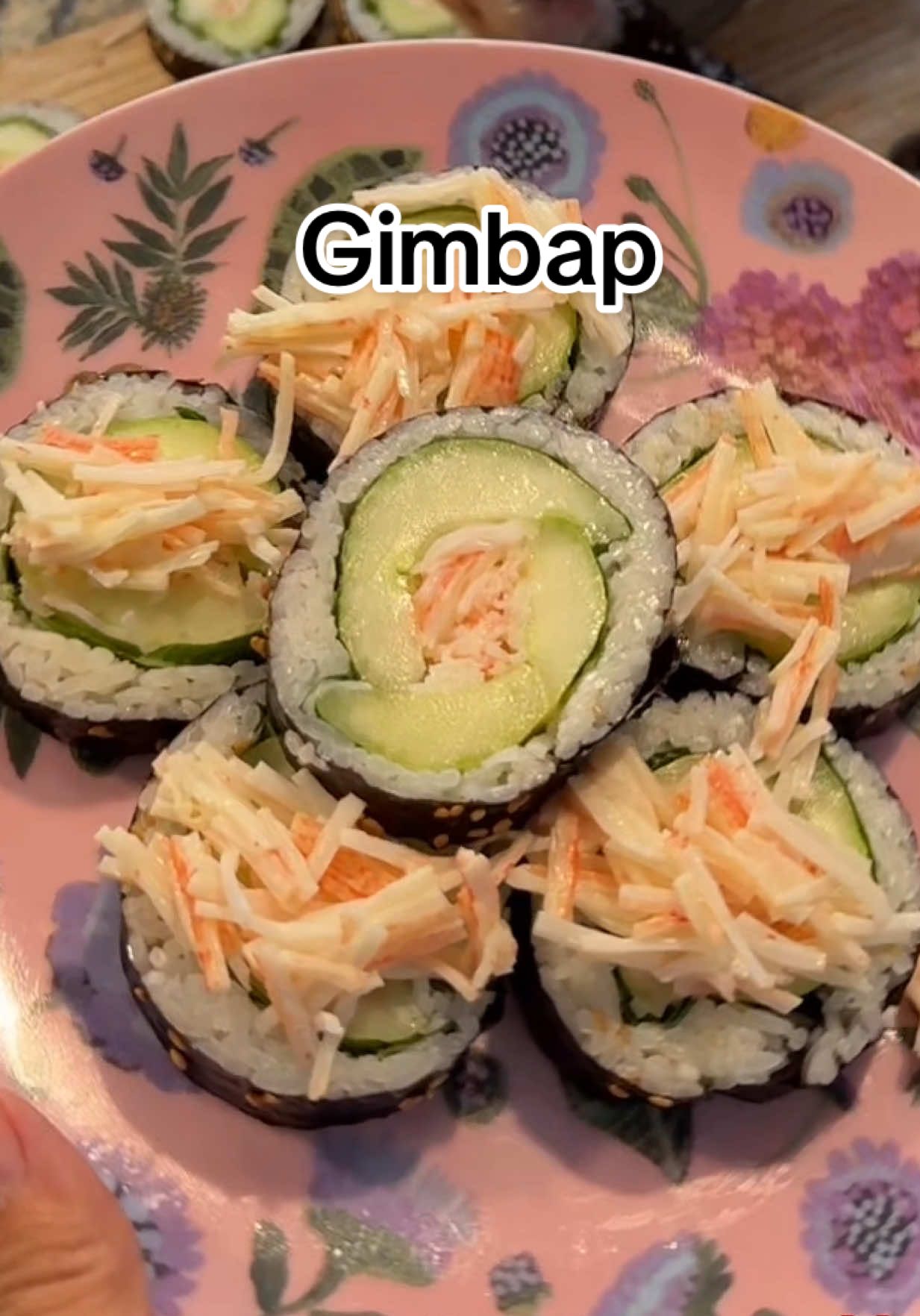 THIS WAS SOO GOOD. 🙏🙏🙏 cucumber ma-sal gimbap! Make sure to use Korean cucumbers if you have! Actually so easy but so good.  #korean #koreanfood #koreanrecipe #koreancooking #kimbap     