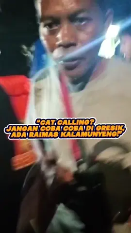 “CAT CALLING? JANGAN COBA-COBA DI GRESIK, ADA RAIMAS KALAMUNYENG!” 🚨 Quick Respon Raimas Kalamunyeng! 🚨 Malam ini kami menindaklanjuti laporan masyarakat terkait adanya cat calling terhadap seorang perempuan di wilayah Gresik. ➡️ Tim patroli langsung bergerak ke lokasi untuk memastikan situasi tetap aman dan kondusif. ➡️ Ingat, pelecehan verbal bukan candaan ❌ tapi bentuk gangguan serius yang meresahkan! 👮‍♂️ Setiap aduan masyarakat adalah panggilan kami untuk hadir menjaga kenyamanan dan keamanan bersama. ⚠️ Pelaku cat calling boleh merasa hebat dengan kata-kata, tapi percayalah — sikapmu itulah yang akan menilai siapa dirimu sebenarnya. 🙅‍♂️ 🙏 Mari saling menghargai, jaga sikap di ruang publik, dan hentikan cat calling dalam bentuk apa pun! #RaimasKalamunyeng #AntiCatCalling #PolresGresik @Rovan Mahenu  @POLRESGRESIK  @El-Capitano 