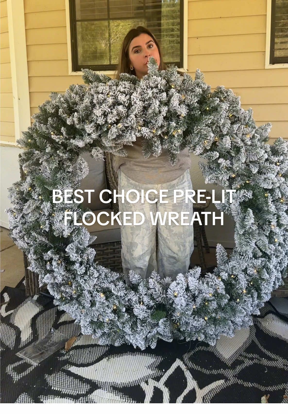 It’s beginning to feel a lot like Christmas 🎄🎅🏼 *60in pre-lit flocked wreath #largewreath #flockedwreath #wreath #christmasdecor #autumnliving 