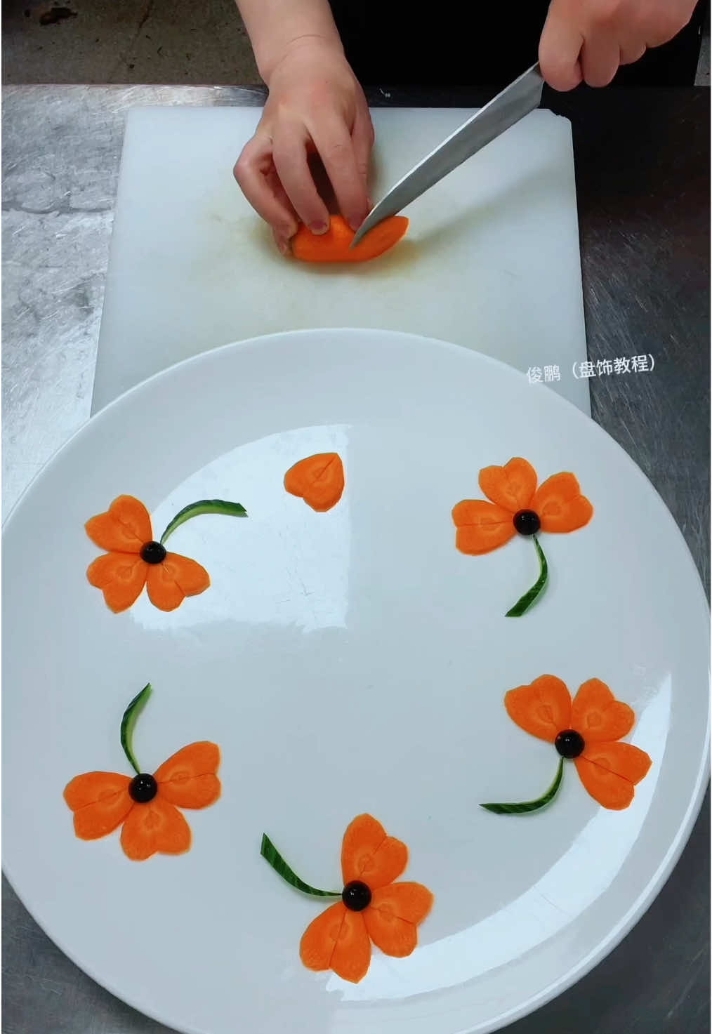 创意爱心叶盘饰教程！一看就会✌️ #创意摆盘 #果蔬造型 #吃出仪式感 #蔬菜花样切法 #摆盘技巧