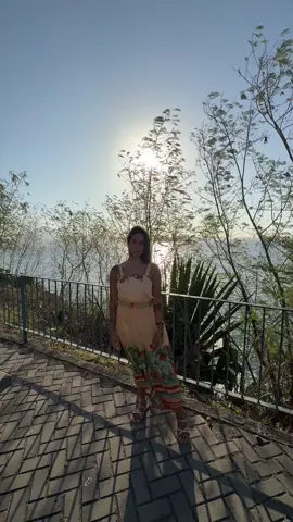 Cores, amores, flores e ondas 🥰 #nature #vibes #praiana #verao #Summer 