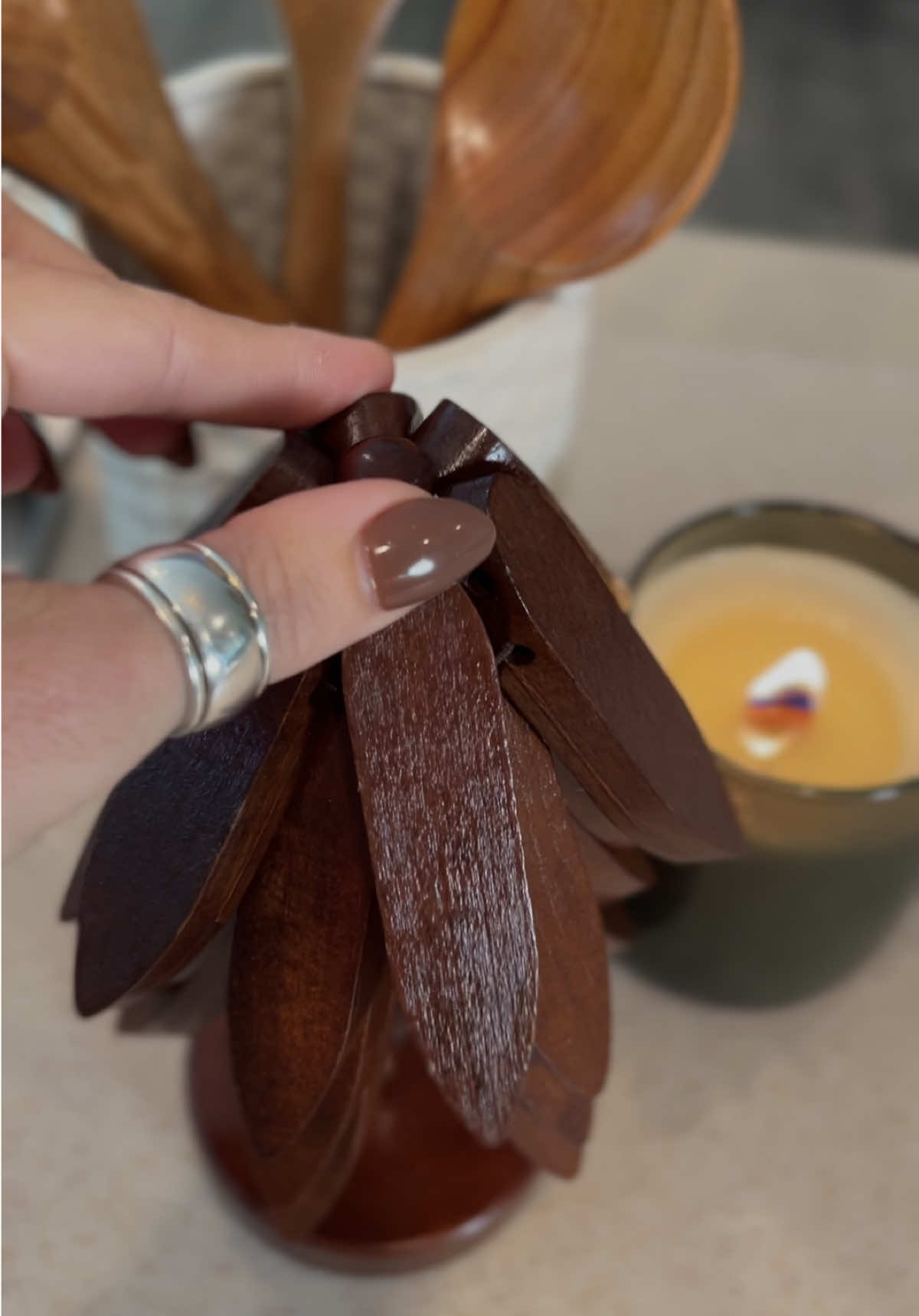 The cutest home find you didn’t know you needed! This wooden trivet tree is the prettiest, most aesthetic way to display and store this set of 4 wooden trivets/coasters!  Perfect for Christmas and would make a perfect gift! #kitchenfinds #kitchengadgets #homedecor #christmasdecor #christmasgiftideas 