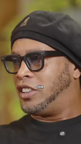 Ronaldinho parle sur Zidane . #football #ronaldinho #zidane #zinedinezidane #foodtiktok #barcelona #realmadrid #laliga #liga 