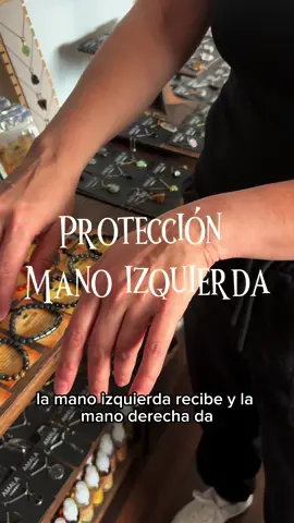 🔥 3 pulseras infaltables para la protección de energías en tu mano izquierda, hilo rojo, hematita y ónix un trío invencible! 🧙🏻‍♂️ Encuéntralo en nuestra tienda mágica  #amalatiendamagica #proteccionenergetica #pulserasproteccion #cuencaecuador #amuletomagico 