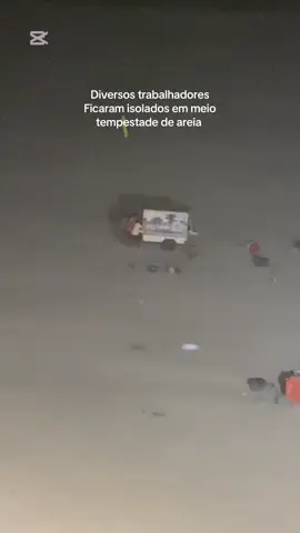 ⚠️ Caos na orla! Tempestade forte, maré subindo e trabalhadores presos na areia. 🌊 #Tempestade #PraiaGrande#Clima #MaréAlta #aovivo 
