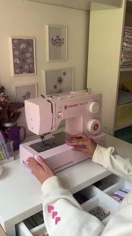Unboxing de mi SINGER Heavy Duty 4411 Sewing Machine ✨🎀🫶🏼 Mi máquina de coser Rosita es hermosa ✨🫶🏼 #singersewing #sewingmachine #singerheavyduty #pinksewingmachine #sewing 