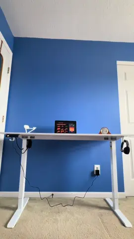 Electric standing desk @Sweetcrispy Shop #creatorsearchinsights #standingdesk #electric #computerdesk #foryoupage 