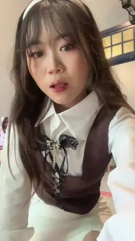 yukk yg mauu sewaa baju yearbook kepoin tiktok @sewa baju yearbook kudus #yearbook #vintage #enolaholmes #kudus 